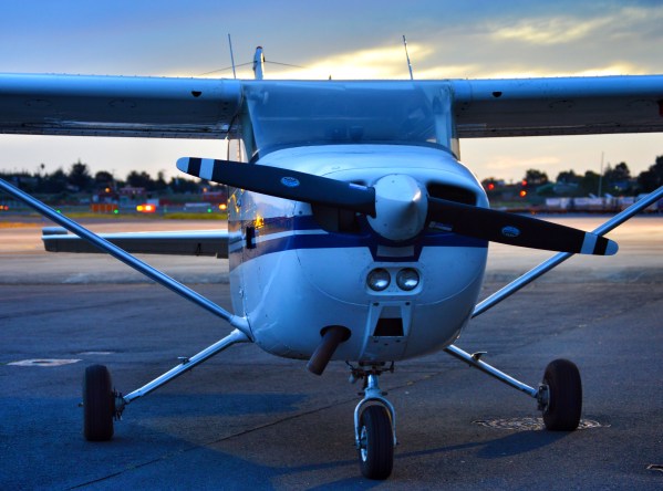 Reims 172 (EC-JGP) at dusk (Nikon 3200D)